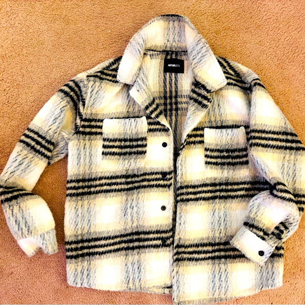 💗
NOVAMEN Sweater 
size Medium 💗